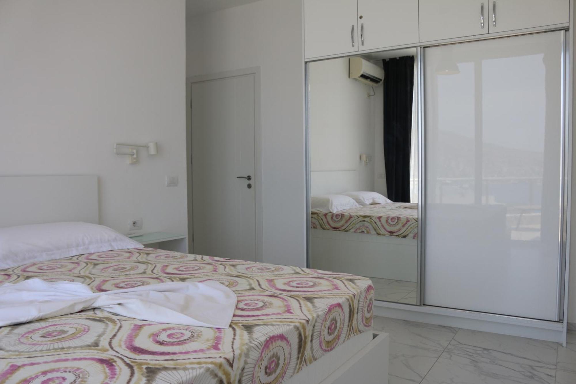 Infinity Sea View Penthouse Apartamento Sarandë Exterior foto